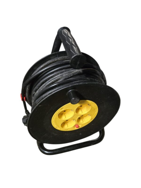 te huur haspel 25 meter 3x 1,5